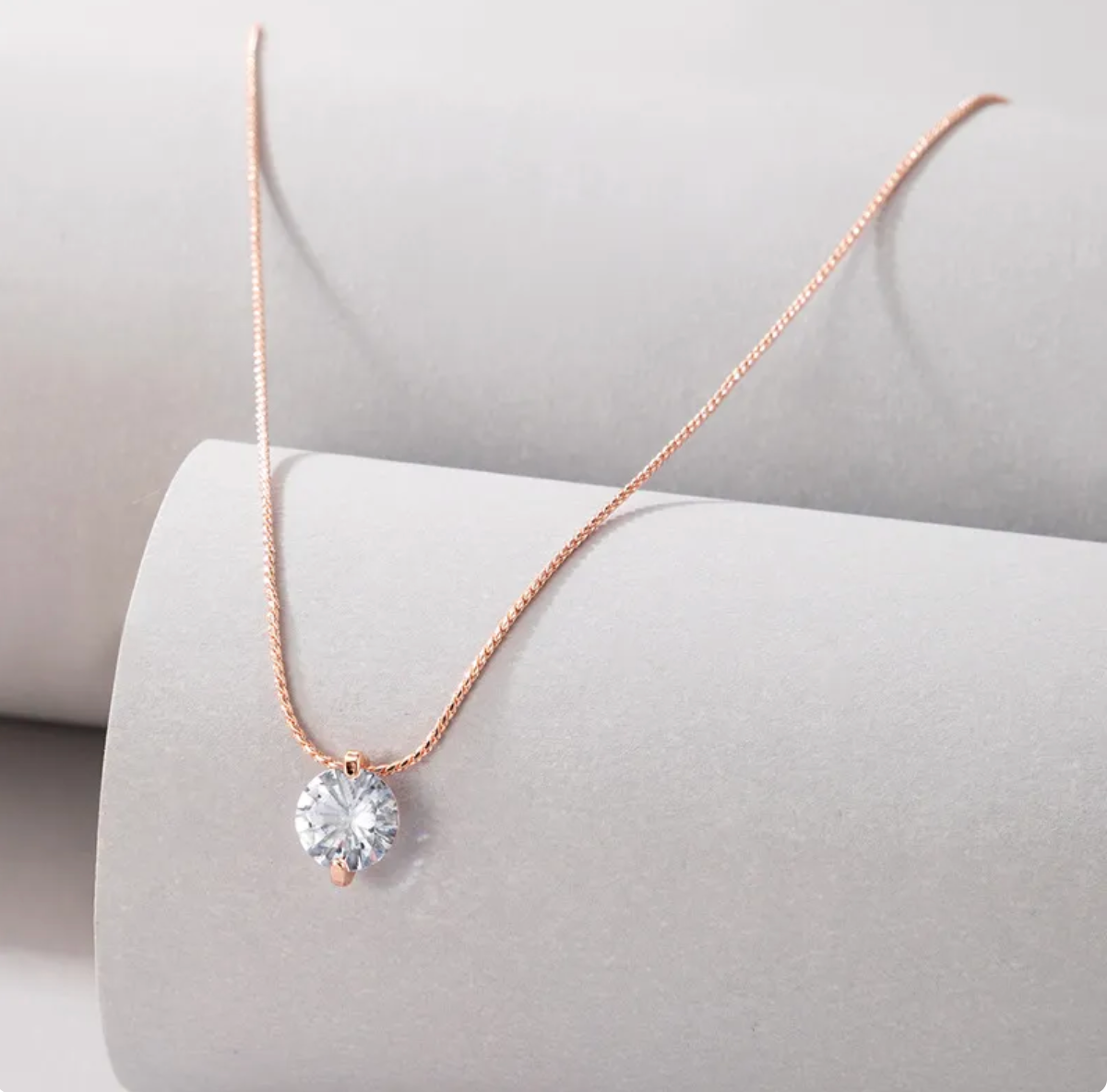 Simple diamond necklace